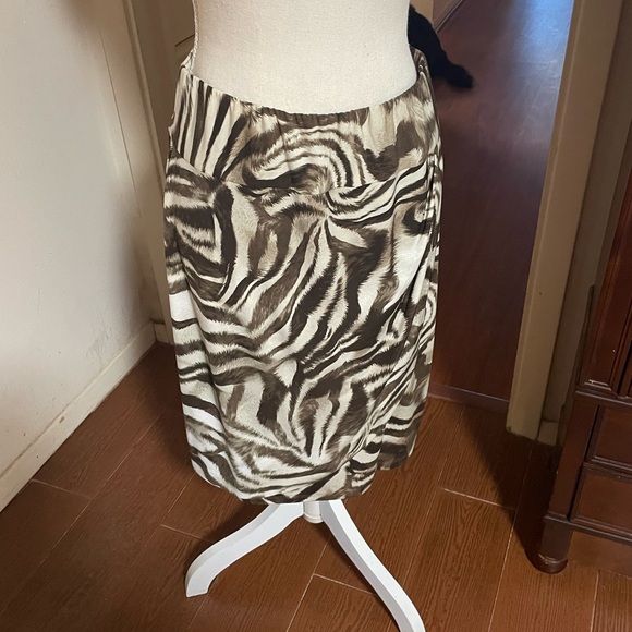 Chicos Sally Sarong Skirt Elastic Waist
Animal Print brown tan faux wrap SMALL - Picture 14 of 14
